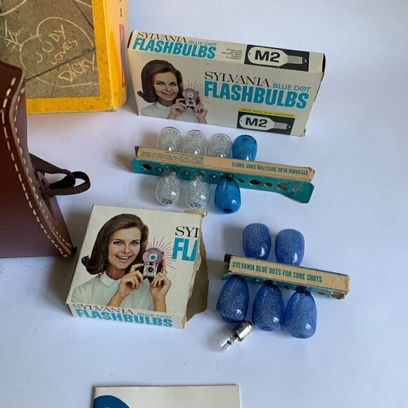 Kodak Brownie Bulls-Eye Camera Outfit In Box Flash Bulbs Leather Case - Picture 5 of 13